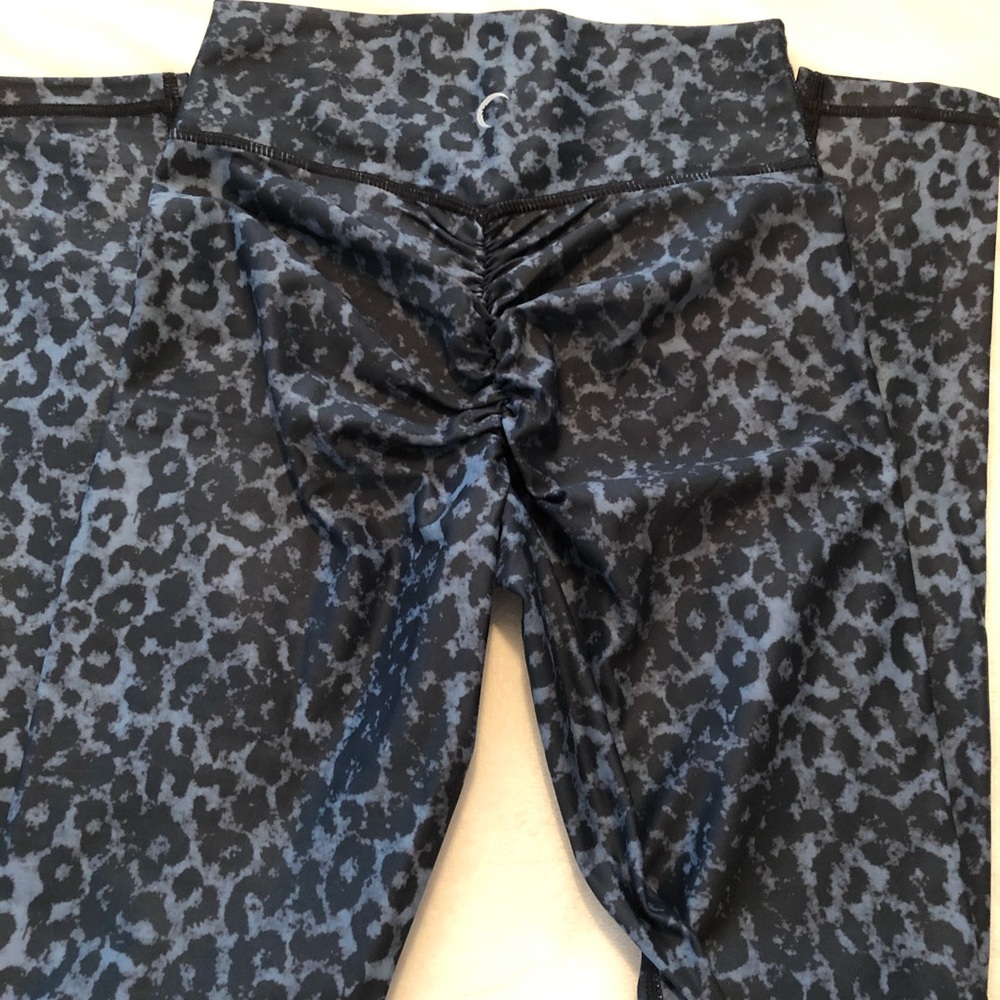 Zyia Stone Leopard Scrunchy Leggings 7/8 24”